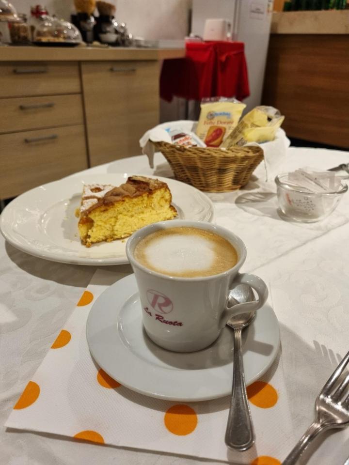 ホテル La Ruota モルベーニョ エクステリア 写真